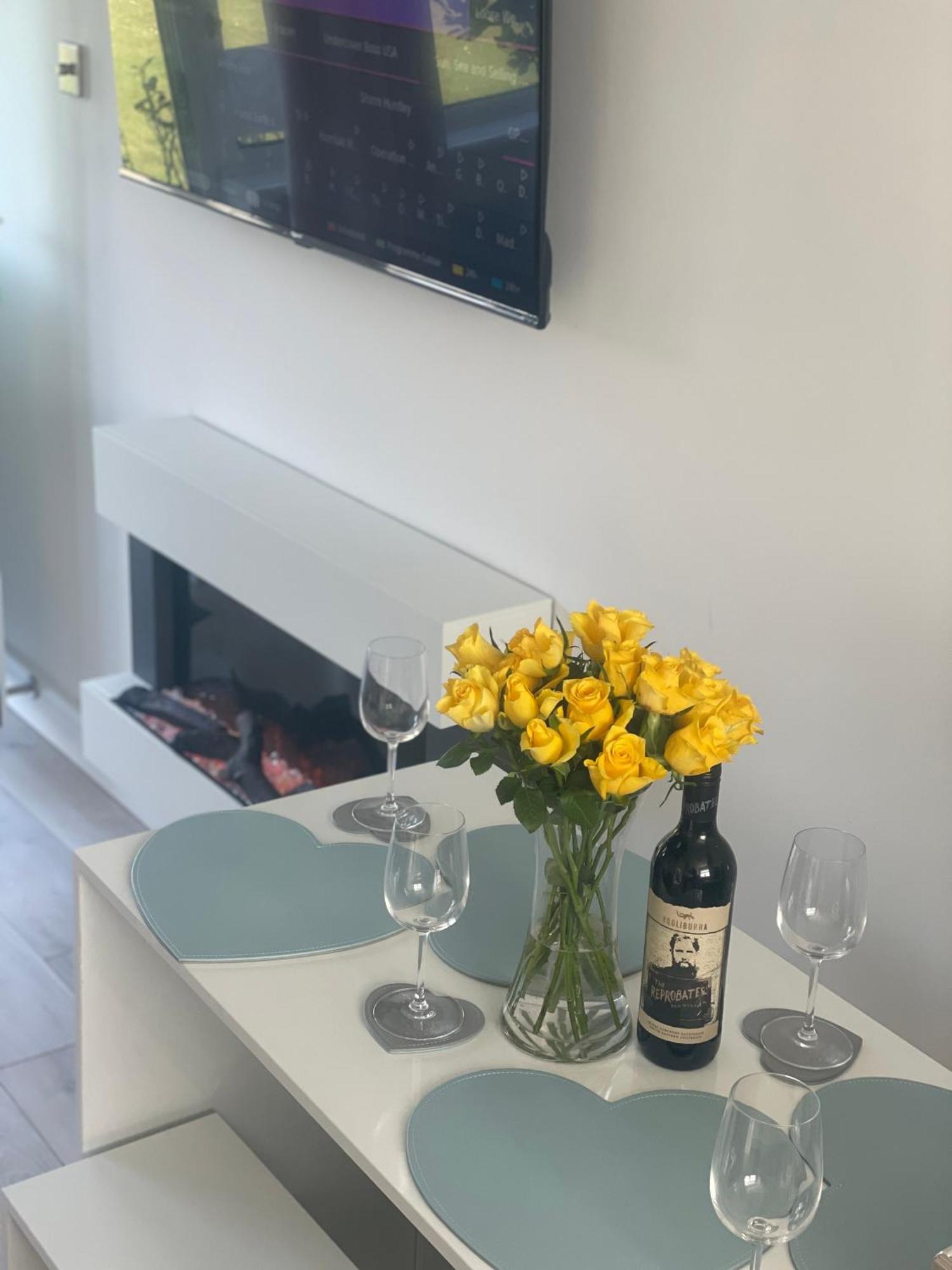 Look No Further Gorgeous Newly Renovated Contemporary Chalet Sandown Bay Holiday Centre Eksteriør billede