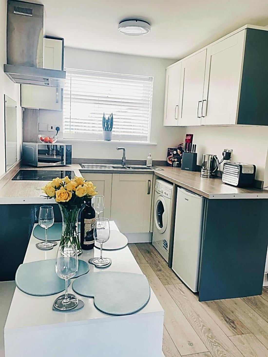 Look No Further Gorgeous Newly Renovated Contemporary Chalet Sandown Bay Holiday Centre Eksteriør billede
