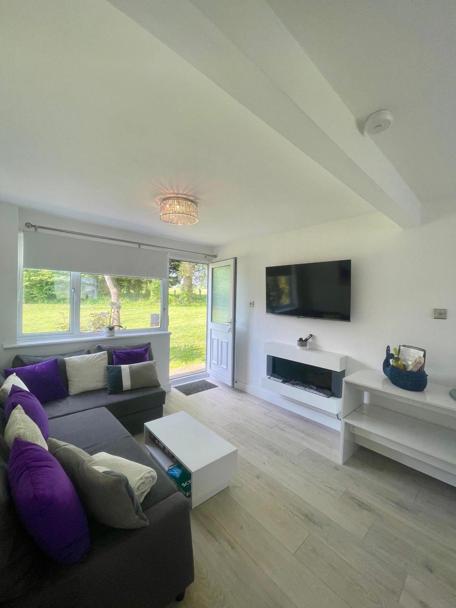 Look No Further Gorgeous Newly Renovated Contemporary Chalet Sandown Bay Holiday Centre Eksteriør billede